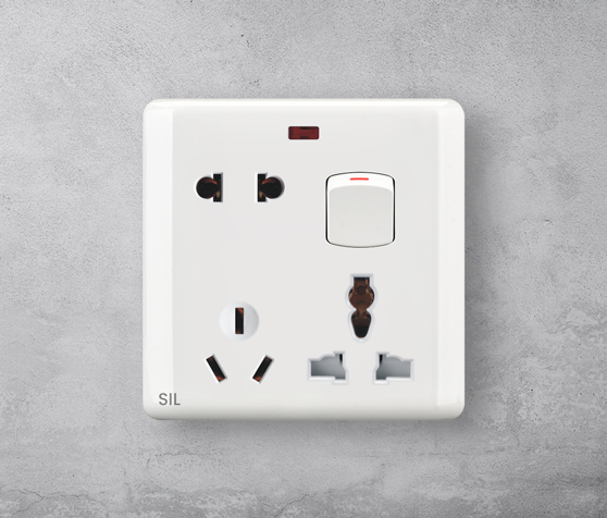 08 pin Universal  Switched Socket